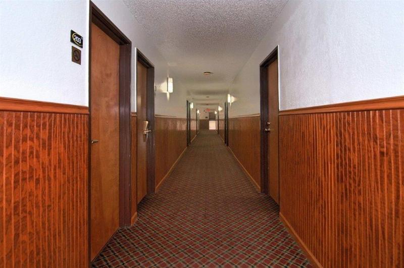 Super 8 By Wyndham Kansas City Airport North Exterior foto